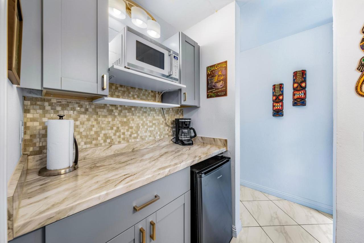 Downtown Hawaiian Theme Condo With Hot Tub, Pool & Beach - Kona Islander Inn Kailua-Kona Exterior photo