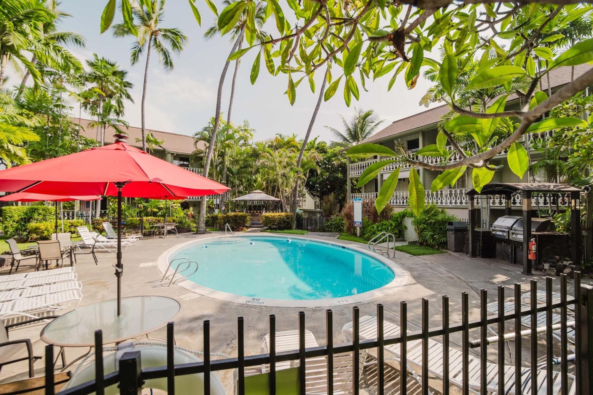 Downtown Hawaiian Theme Condo With Hot Tub, Pool & Beach - Kona Islander Inn Kailua-Kona Exterior photo
